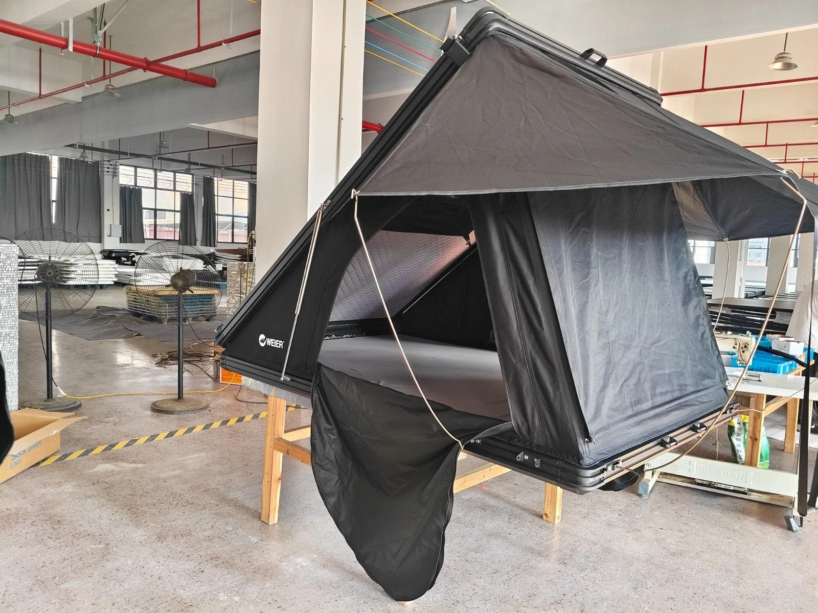 WEIER Aluminum Clamshell Hard Shell Triangle Roof Top Tent 2P + Mattress Ladder