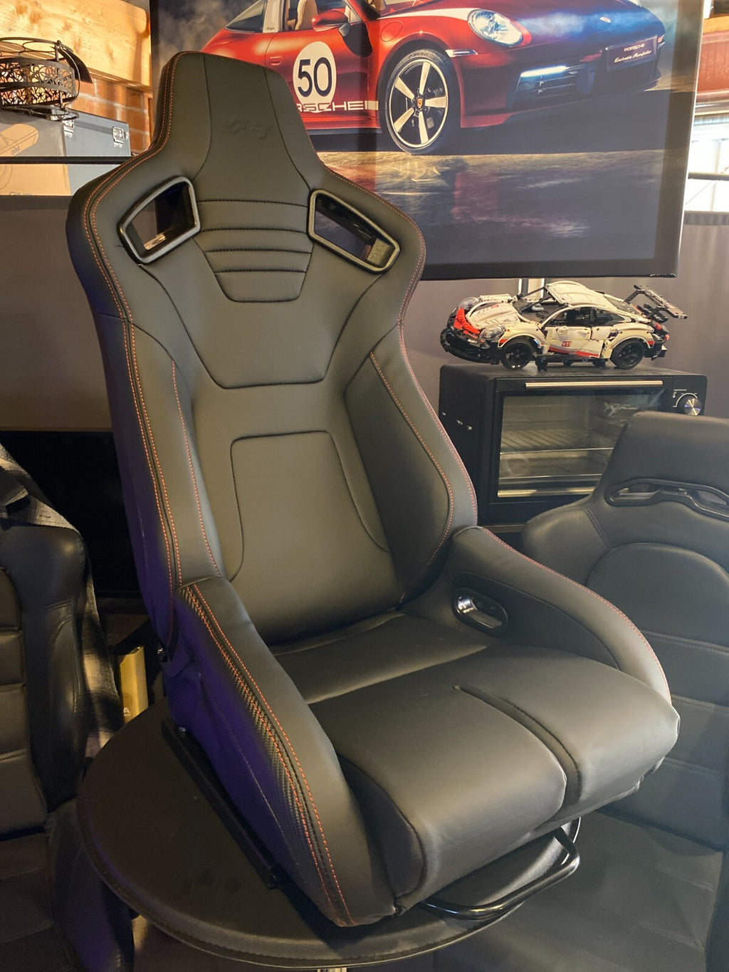 Simoni Racing Emerson Universal Supercar Bucket Seat Black Carbon Red runners